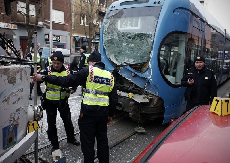 Sudar tramvaja i kamiona, troje ozlijeđenih