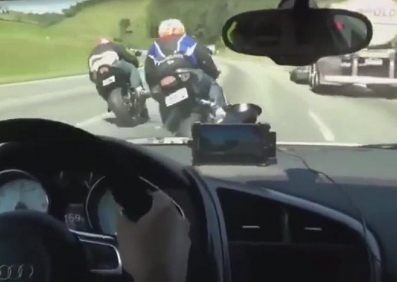 GSX-R i ZX10 ne mogu kroz gužvu pobjeći Audiju R8!