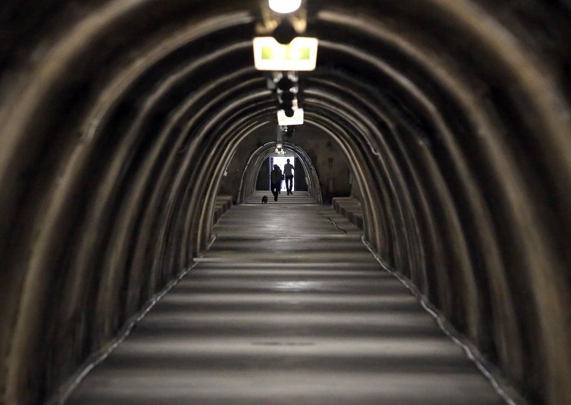 Stanari Radićeve ne puštaju građane u tunel Grič