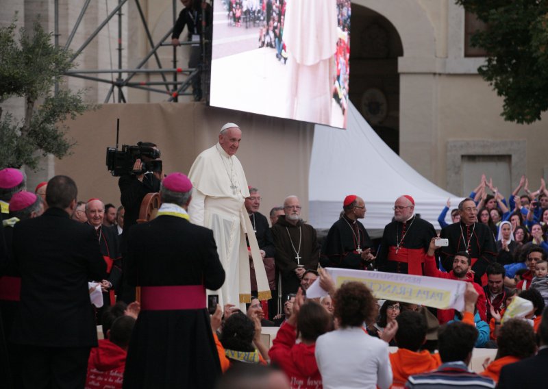 Papa Franjo se sastao s Isusovcem kojeg je mučila hunta