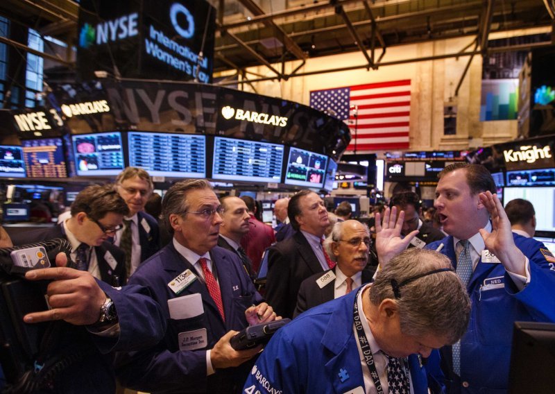 Wall Street porastao, cijene nafte skočile