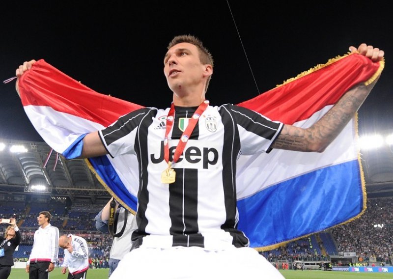Mario Mandžukić - u furioznom naletu kakav nam treba i na Euru