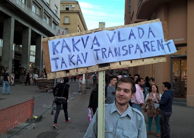 Lani je svojim transparentom raspametio Hrvatsku, a ovoga puta priprema dva
