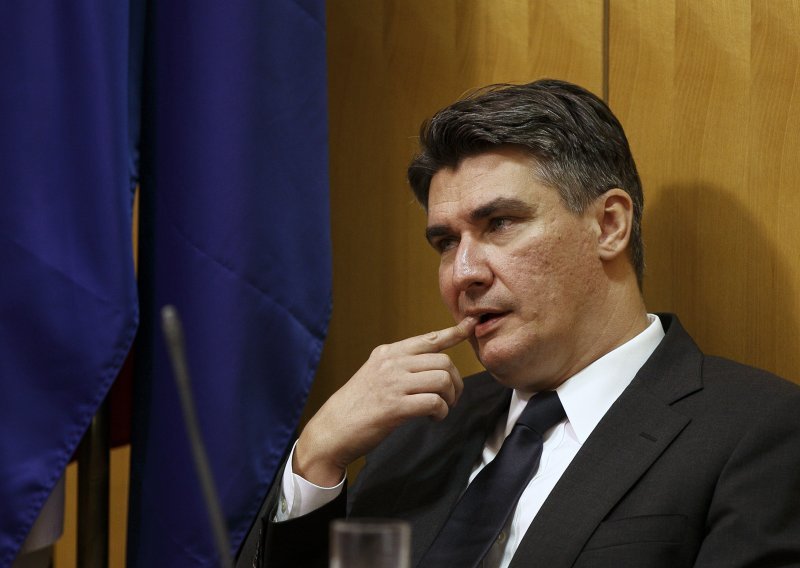 Milanovic talks with Barroso on phone; Zagreb sends non-paper to Brussels