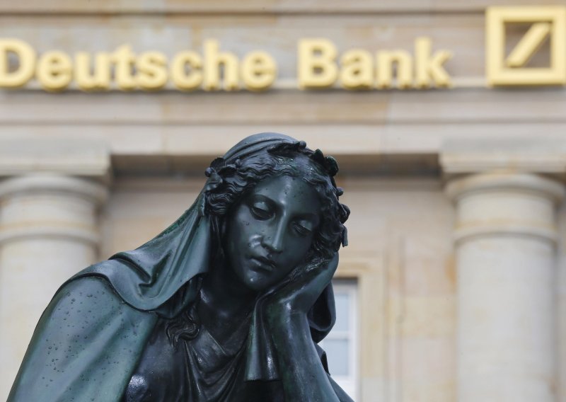 Dobit Deutsche Banka pala 98 posto, ipak bolje od prognoza
