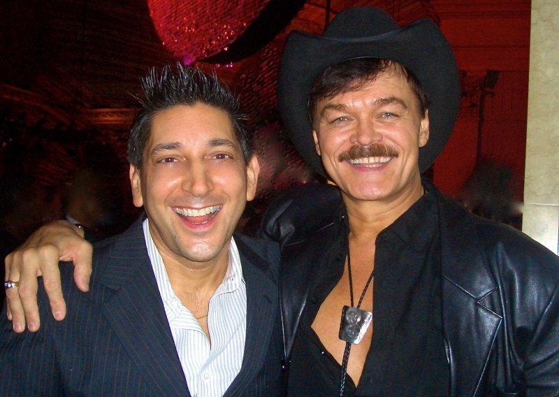 Kauboj iz Village Peoplea najavio vjenčanje s dečkom