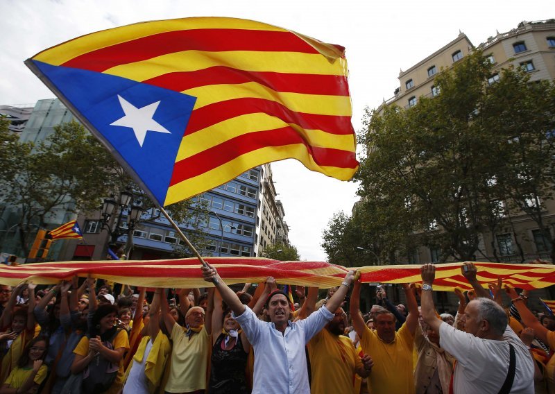 Katalonskim gradonačelnicima zbog referenduma prijete optužbe  za građanski neposluh i zloporabe