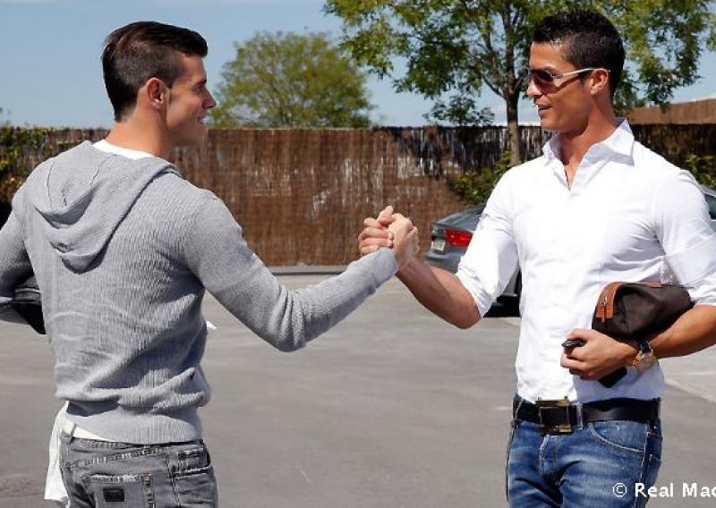 Ronaldovi 'poljupci i cvijeće' na dočeku Garethu Baleu
