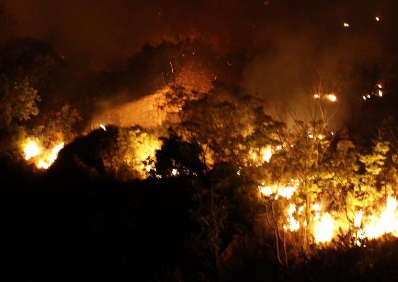 Zbog požara zatvorena cesta preko istočne Hercegovine do Dubrovnika