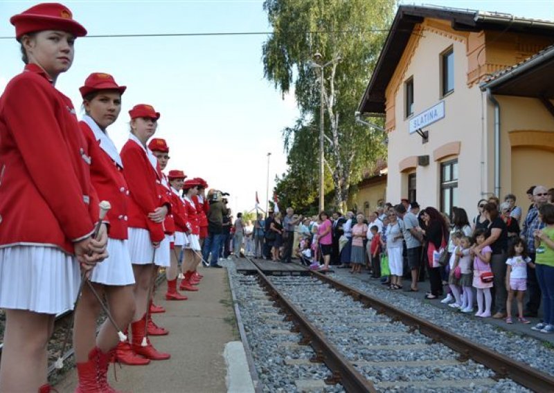 Pogledajte kako je opet prošao carski vlak kroz Slavoniju
