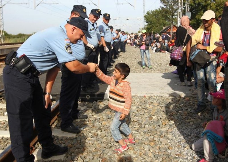 Hrvati mijenjaju mišljenje o izbjeglicama: Većina protiv žica i ograničenja
