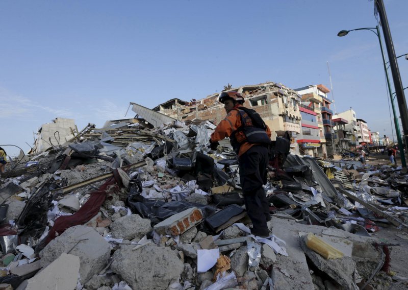 Broj žrtava potresa u Ekvadoru narastao na 350