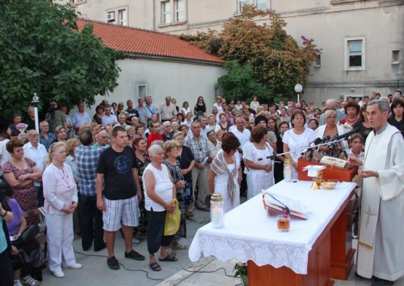 Nadbiskup Barišić otpustio kaznu don Grubišiću