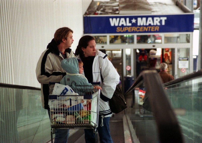 Wal-Mart ukida 'veći broj' uredskih radnih mjesta