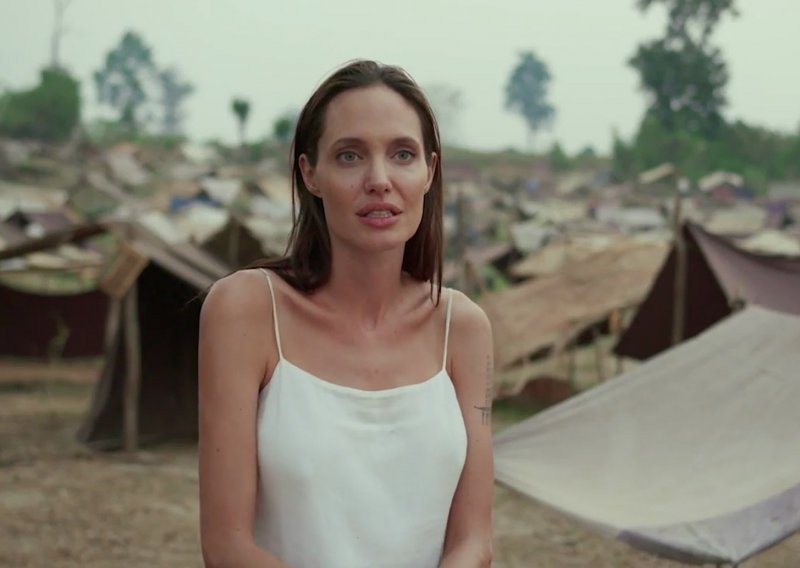 Angelina Jolie i djeca najeli se tarantula i škorpiona