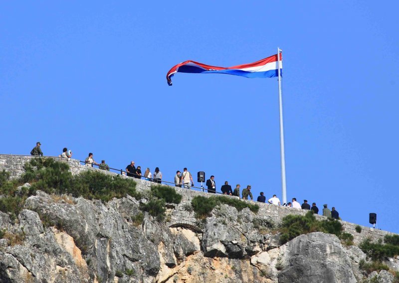 Proslava Oluje bez govora branitelja, a govori dužnosnika pred odabranima