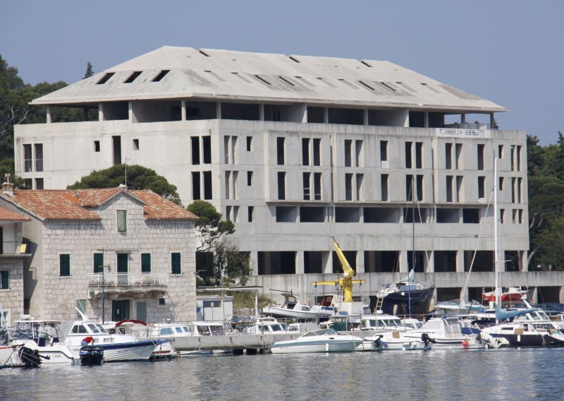 Hotel rugoba imao je rješenje za rušenje, a sada ga mogu završiti