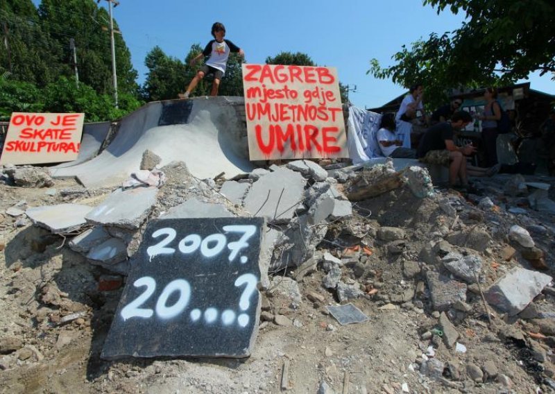 Rušenje skejterske rampe prikaz je stanja i razvoja društva