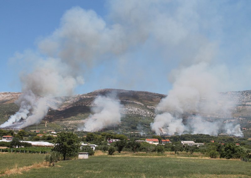 U isto vrijeme buknula četiri požara!