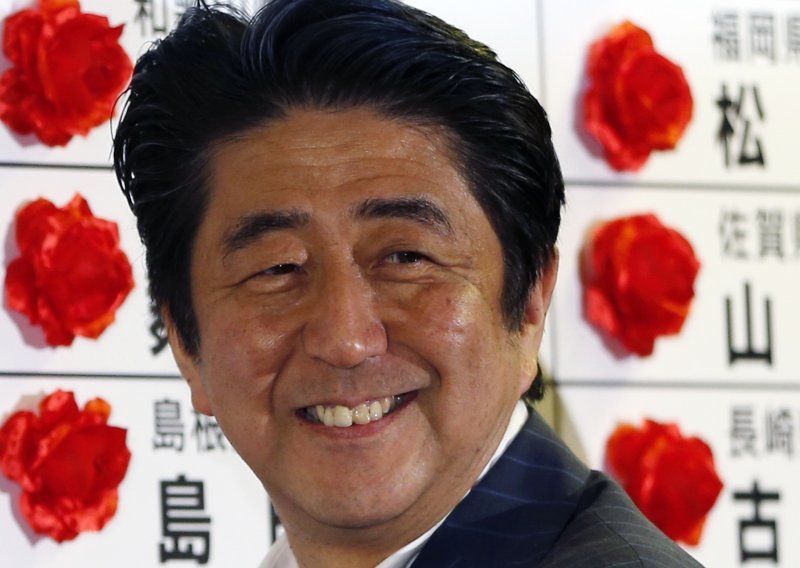 Japanski premijer Abe uvjerljivo pobjedio na izborima