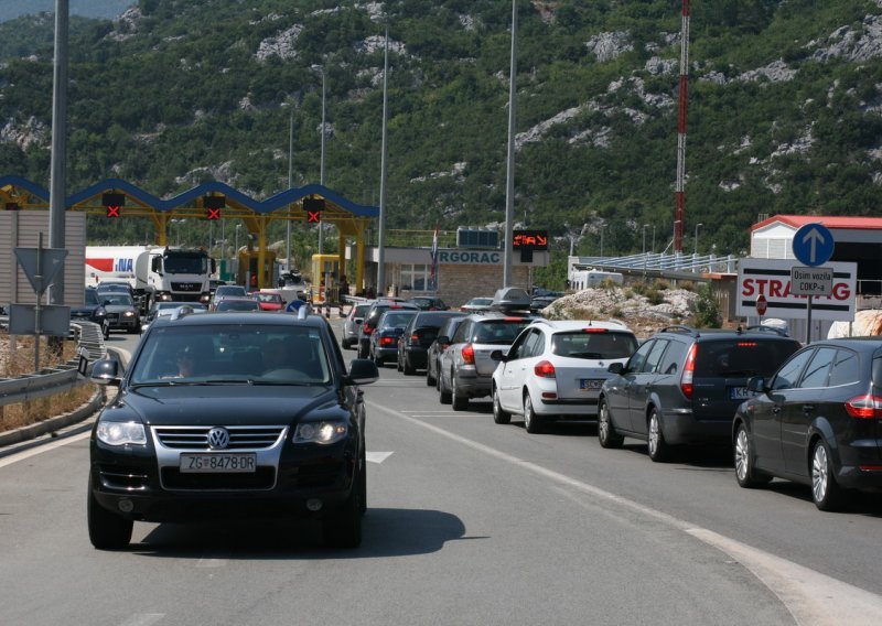Prve gužve u prometu prema jugu Hrvatske