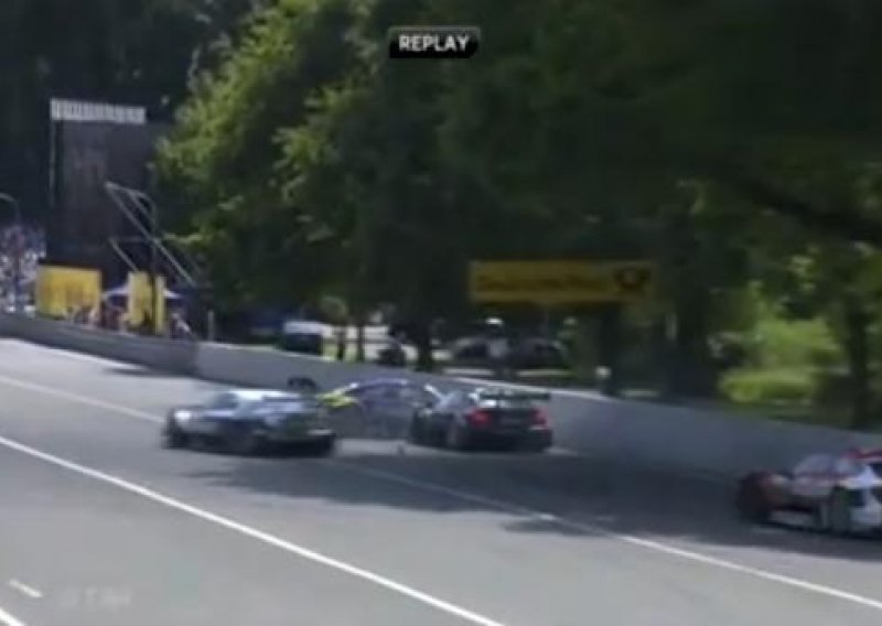 Sramotan potez McLarenovog vozača u zadnjem krugu utrke!
