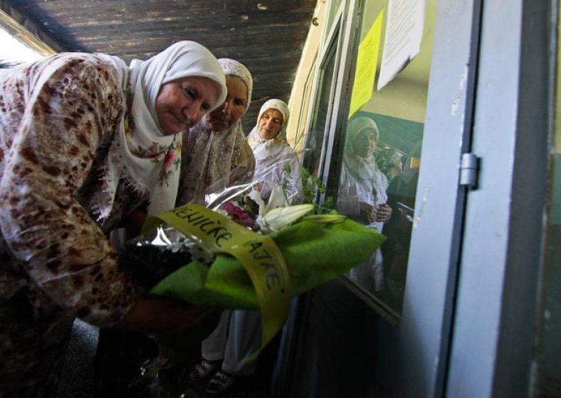 Majke Srebrenice: Napali su nas srpski policajci!