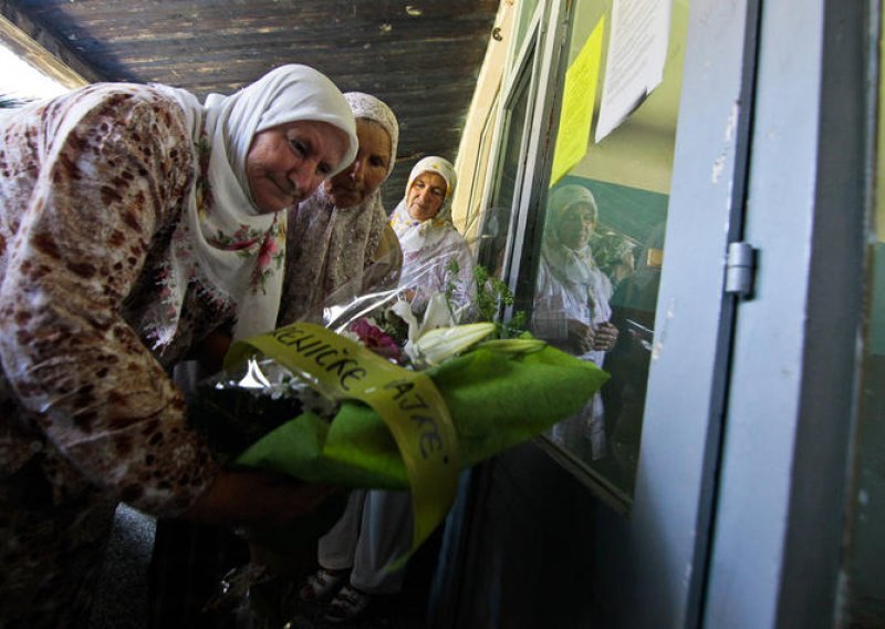 Majke Srebrenice: Napali su nas srpski policajci!