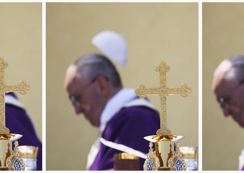 Papa na Lampedusi održao misu za imigrante