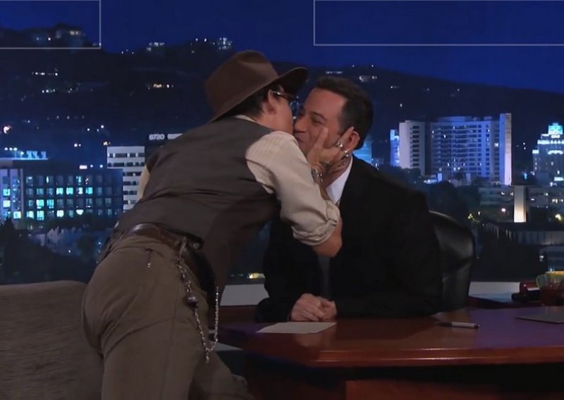 Kojeg je to muškarca sočno poljubio Johnny Depp?