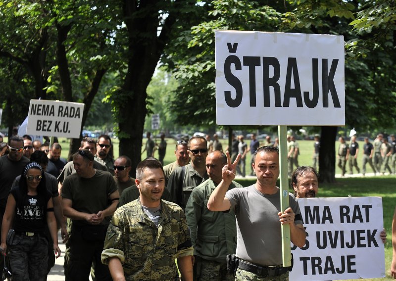 Pirotehničari digli kamp u Zagrebu: Nama rat još uvijek traje