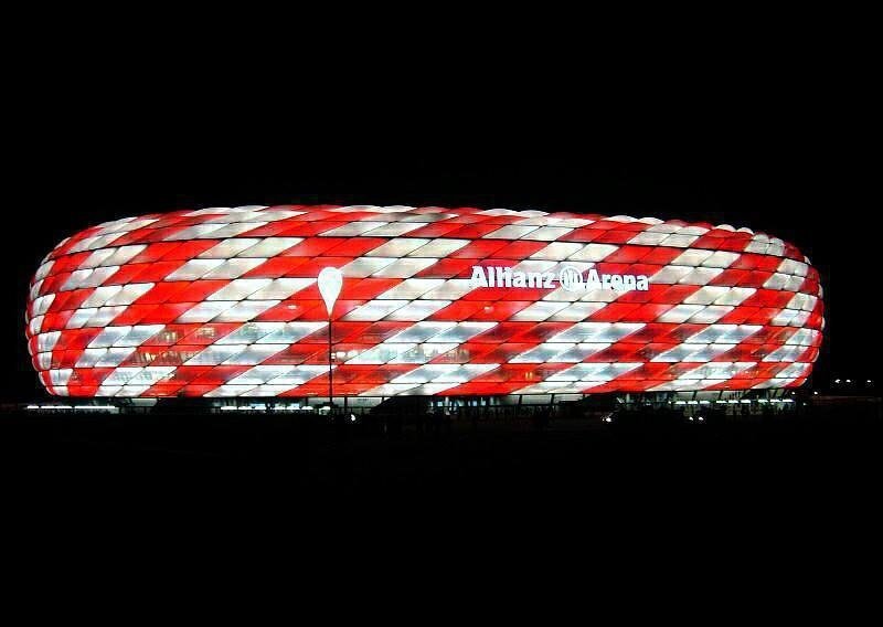 Bayernova Allianz Arena u čast Hrvatske u crveno-bijelim bojama!