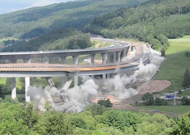 Golemi vijadukt Sinntalbrücke nestao za pet sekundi!