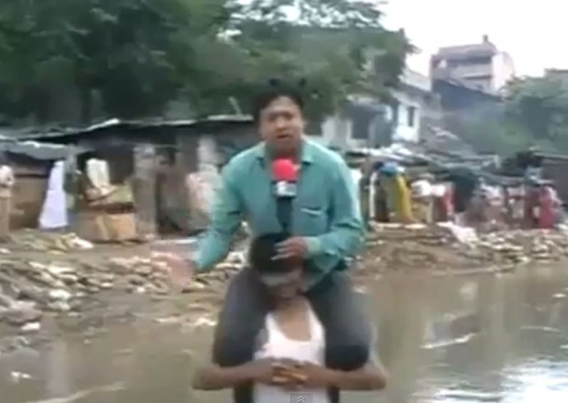Novinar izvještavao na ramenima žrtve poplave