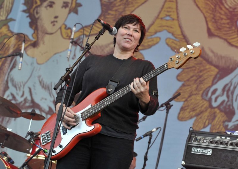 Basistica Kim Deal napustila Pixiese