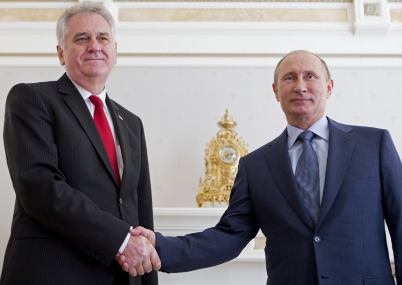 Putin odlikovao bivšeg predsjednika Srbije Nikolića