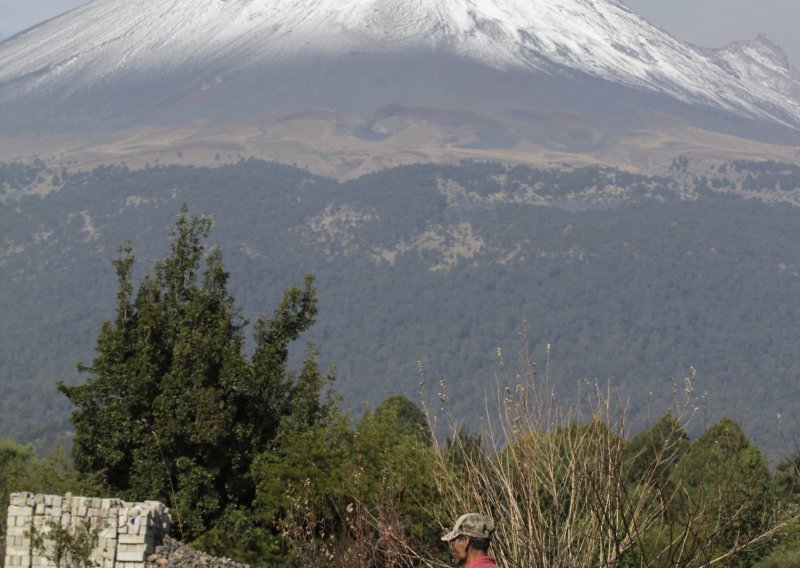 Trese se moćni vulkan Popokatepetl