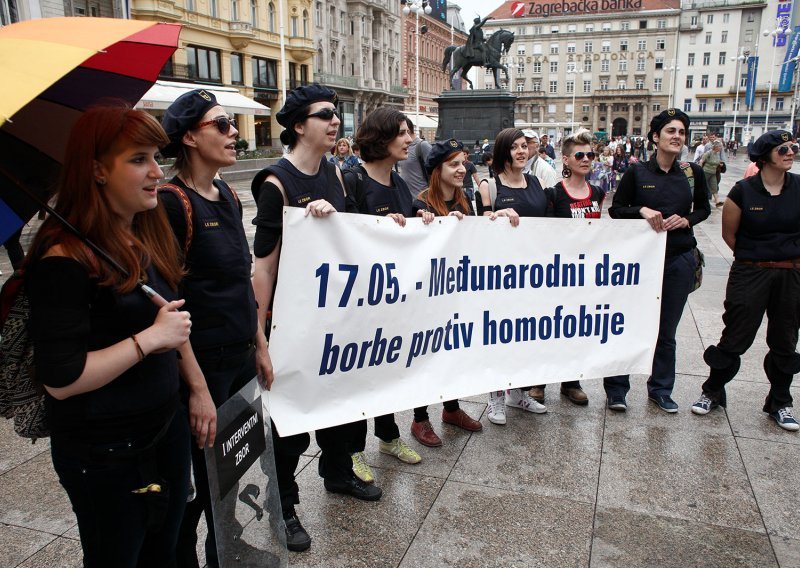 Većina maturanata bi homoseksualcima zabranila javni nastup!