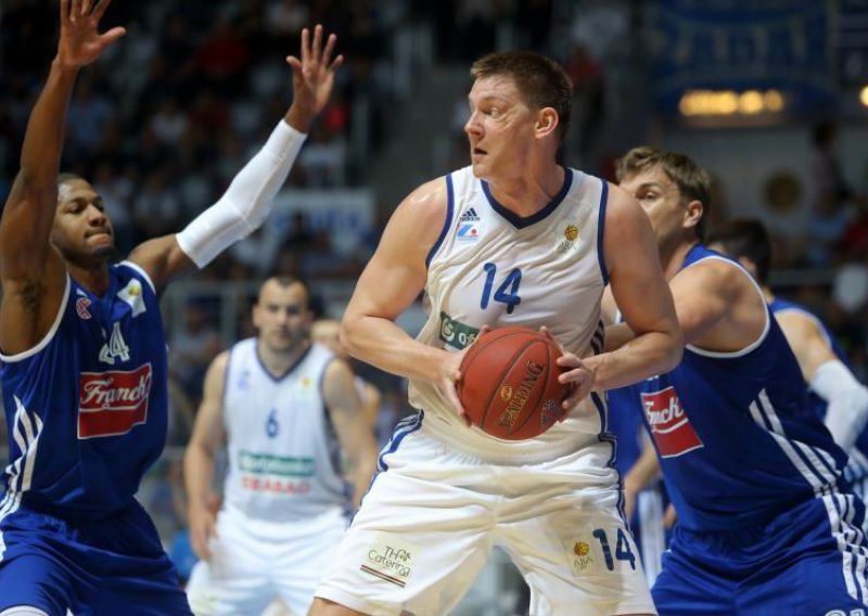 Cibona slavila s pola koša i rastužila Višnjik