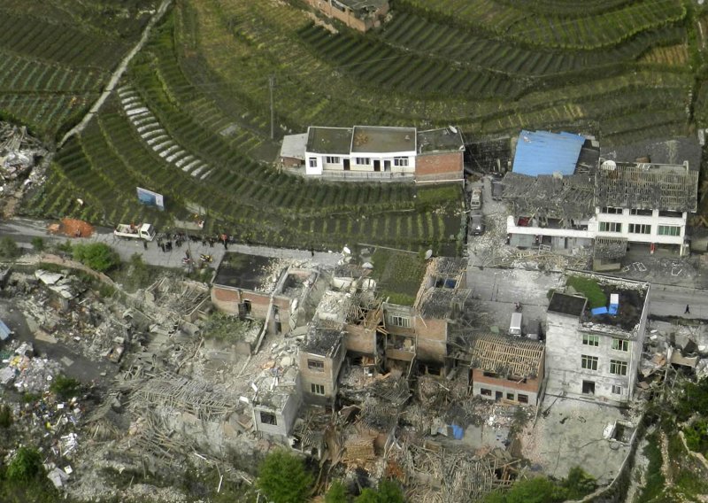 Do sada 203 žrtve potresa u Kini