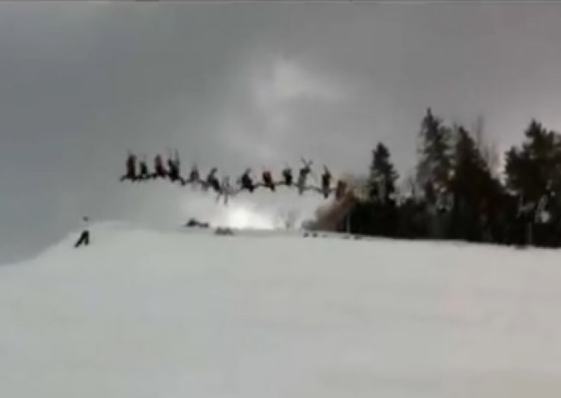 Trideset skijaša istovremeno napravilo salto