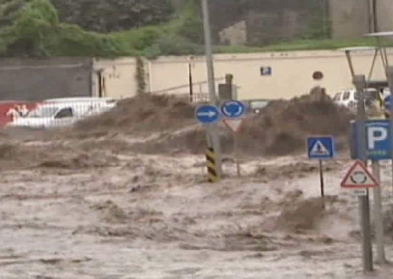 Poplave zatvorile 70-ak cesta, mostova, tunela,...