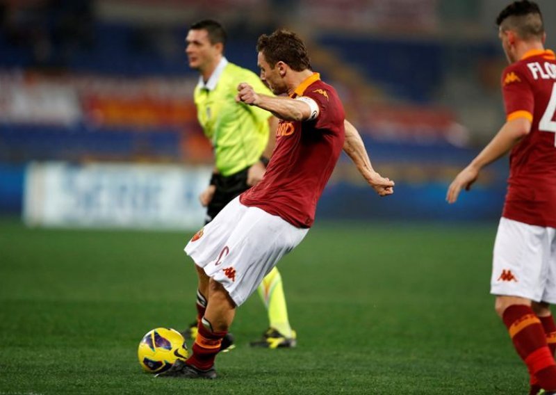 Totti krasnim golom ispisao povijest Serie A!