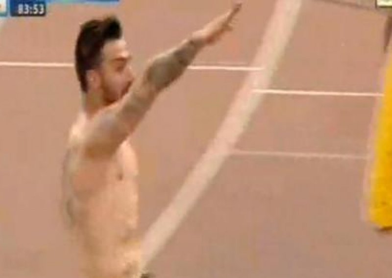 Izbačen doživotno iz reprezentacije zbog nacističkog pozdrava!