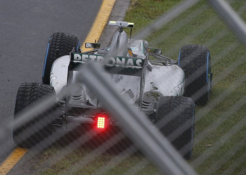 Pljusak pokvario veliki početak sezone Formule 1