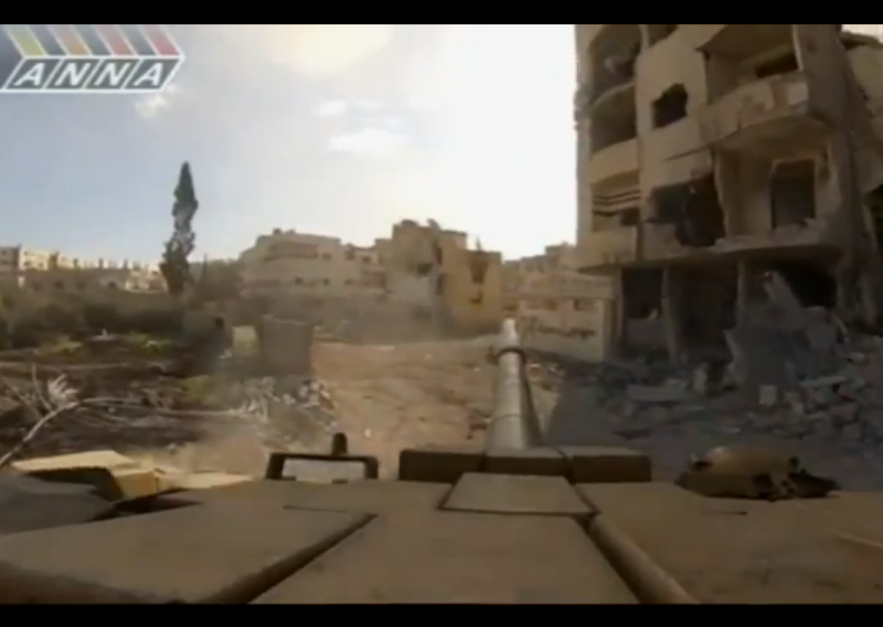 Šokantne snimke tenka koji razara Damask