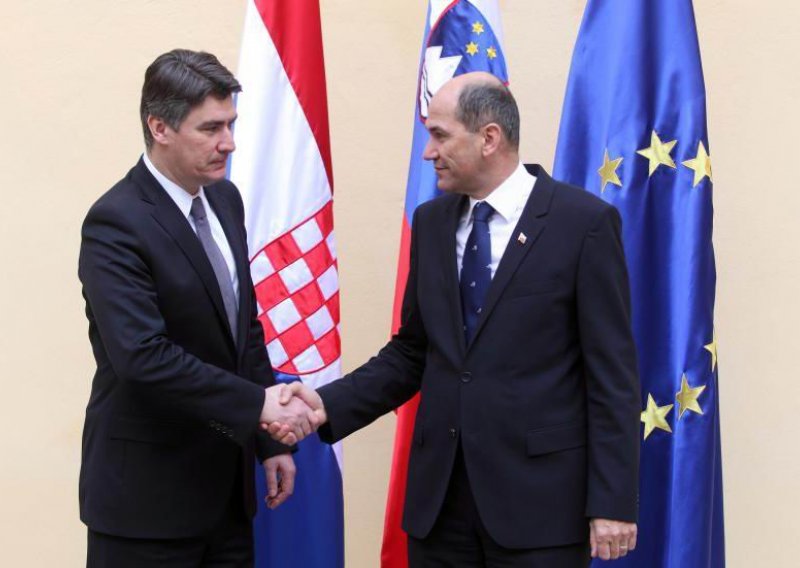 Primes ministers of Croatia and Slovenia sign MoA