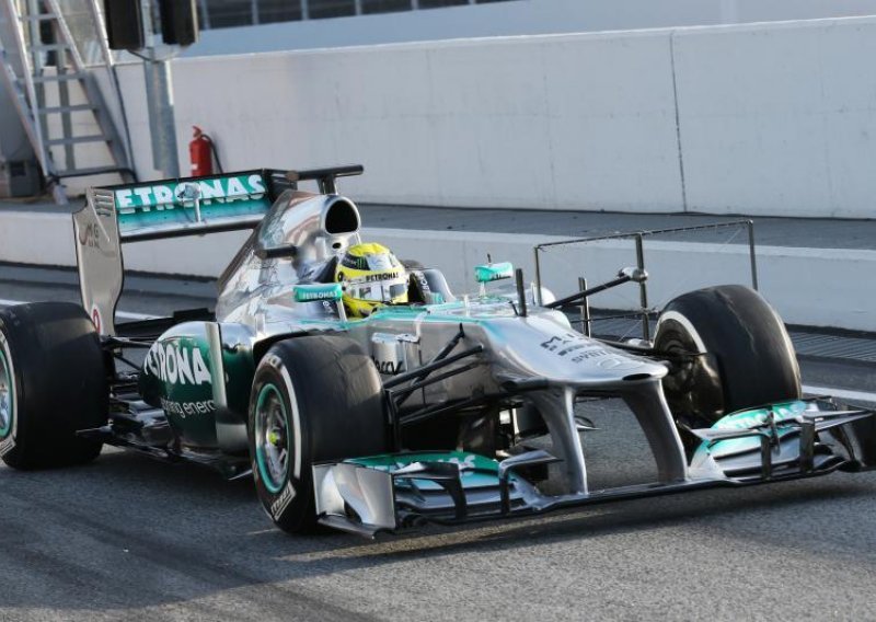 Mercedes potukao rivale, kao favorit čeka sezonu!