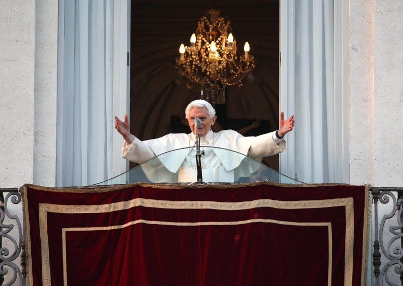 Papa Benedikt XVI otišao u povijest