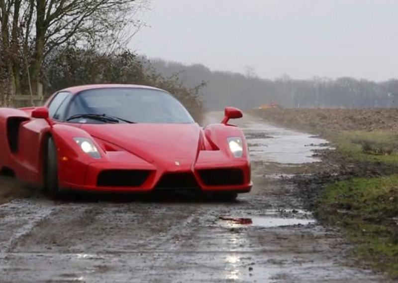 Milijun eura vrijednim Ferrari Enzom po blatu i rupama